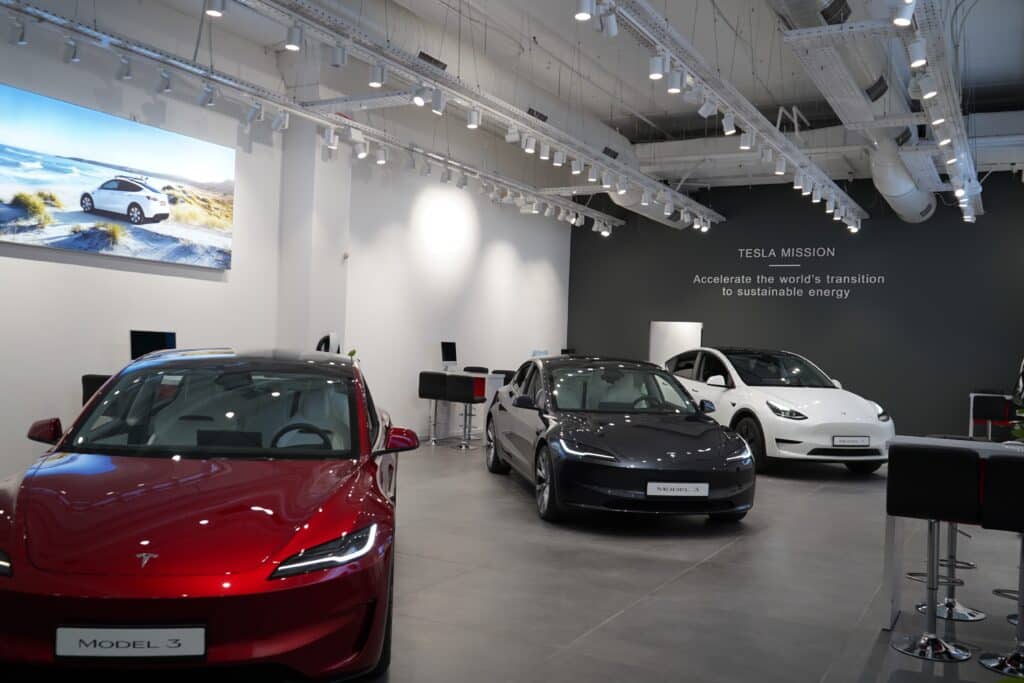 אולם תצוגה טסלה - באר שבע