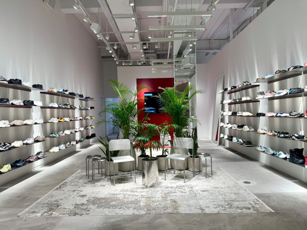 הקמת חנות פקטורי 54